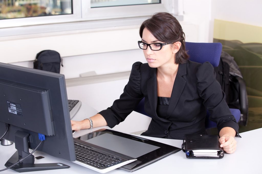 Secretary 2199013 1280 1024x682
